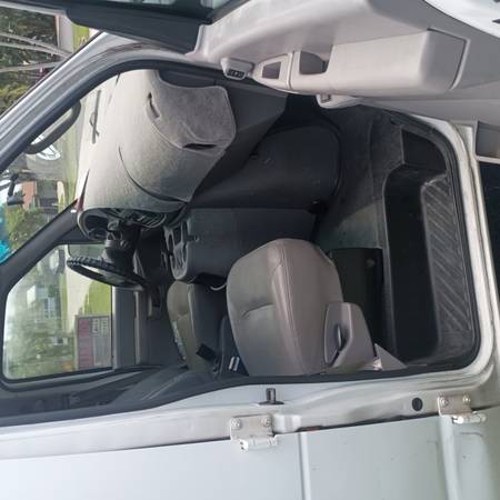 2002 Ford Econoline - Photo 6