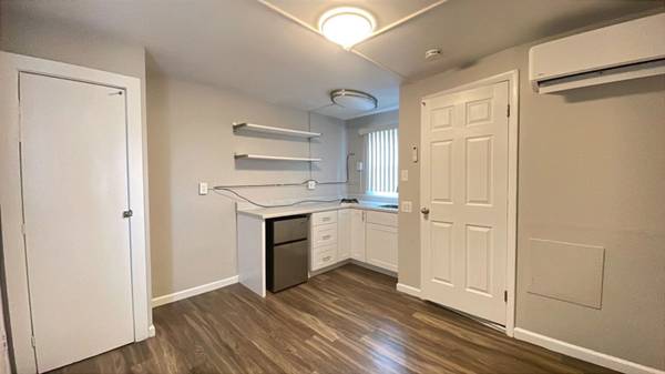Awesome Studio, 1 bath * Fully Equipped Kitchen * UNBELIEVABLE! 1
