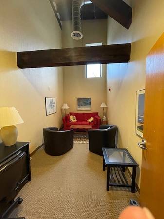 $800 / 136ft2 - Individual Offices & Artist Lofts for Lease above Trader Joe's (Newton)63611896030849122