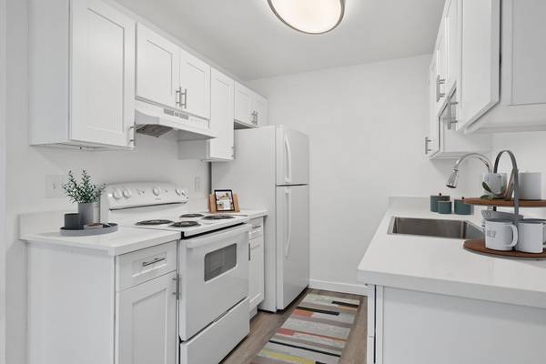 Pets Allowed, Situated in Edmonds!, 2/BD 1/BA 1