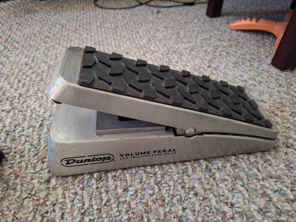 volume and expression pedals 1