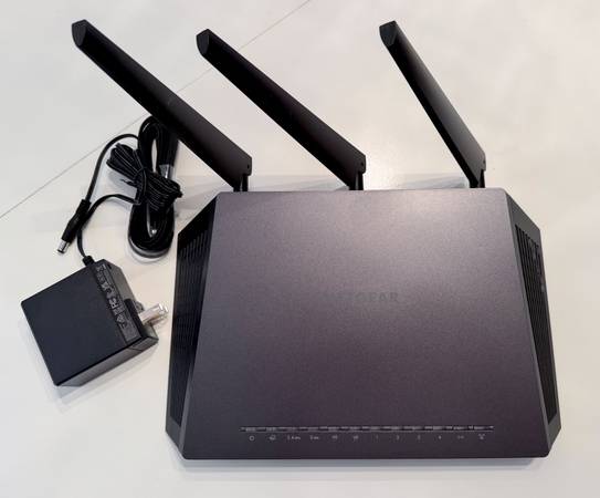 Netgear Nighthawk R7000 Wi-Router 1