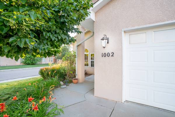 $319,900 / 3br - ¡Hogar Impecable en Regency Crest! (Pueblo)63686957826307124