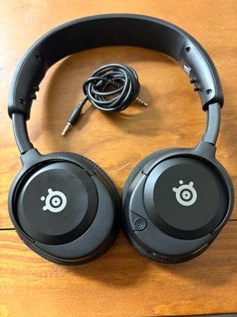 SteelSeries Arctis Nova 1 Wireless Gaming Headset Black 1