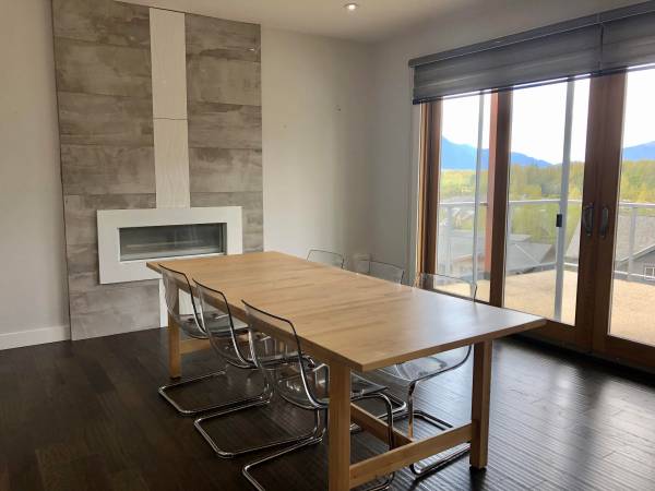 Executive Family Home with Spectacular Mountain Views | Rockridge, Squ 4