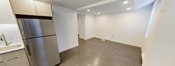 $3,050 / 1br - Fenway w/ Central AC + Private Off-Street Parking (Nov 1) (Boston)63996833801474123