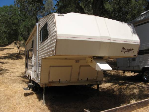 Travel Trailer, 5th wheel 1