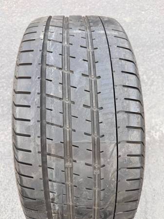 Single (1) 255 40 21 Pirelli Pzero performance tire 1