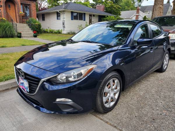 2016 Mazda3 manual transmission. LOW mileage - $12,500 (Bellevue)63617141041155122
