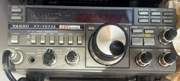 ＹＡＥＳＵ　Ft-757GX+FC-757AT 100w 中古 Yaesu FT-757GX Transceiver with FC-757AT Tuner and FP-757HD Power
