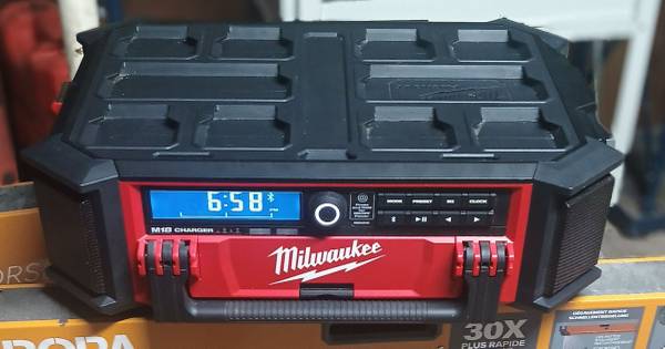 Milwaukee M18 Packout Bluetooth Radio/Charger 1