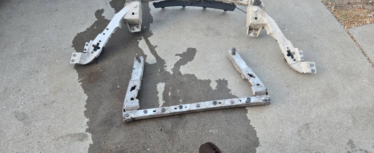 Maserati Ghibli 2017 Lower Radiator supports Set
