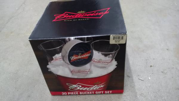 Budweiser 20 Pc Bucket Gift Set 1