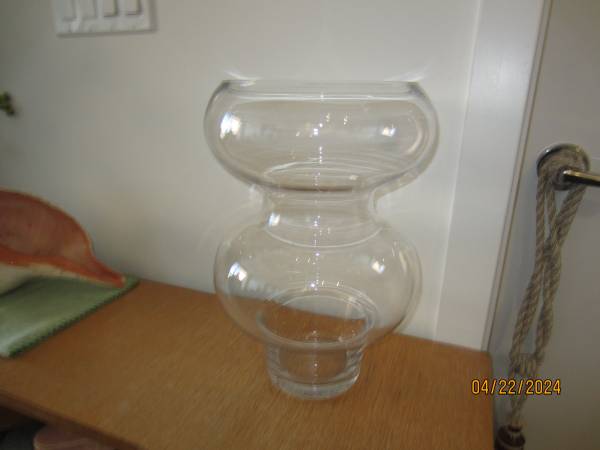FUNKY GLASS VASE OR GOLD FISH BOWL 1