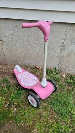 Radio Flyer 3 Wheeled Scooter 1