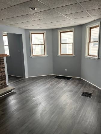 Spacious 2 Bedroom Downstairs Apt
$1,095
Herkimer Spacious 2 Bedroom Downstairs Apt
$1,095
Herkimer