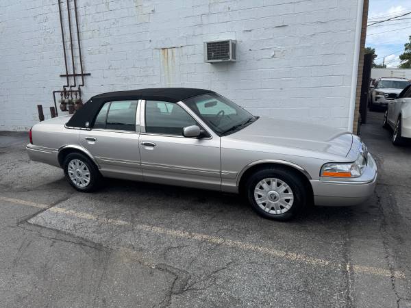 2004 Mercury Grand Marquise orig owner 105k mi nds nothing SUPER CLEAN 1