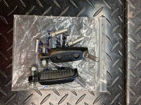 v rod foot pegs 1
