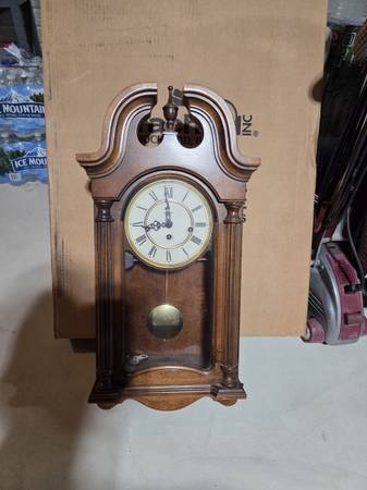 Pendulum clock 1