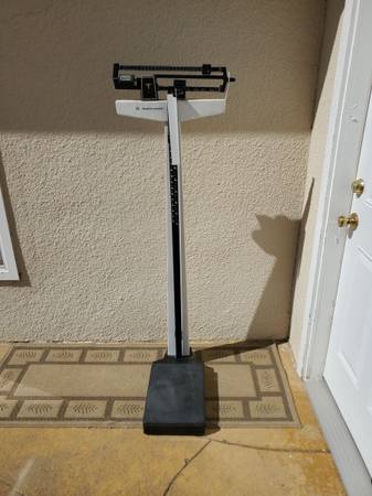 Antique weight scale 1