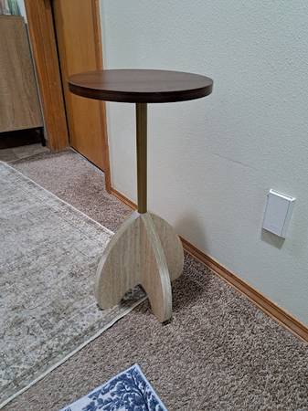Small pedestal Table 1
