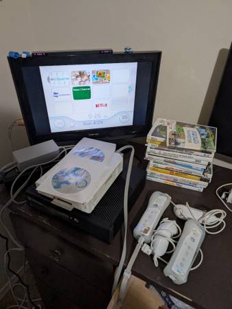 Nintendo Wii Starer Bundle w/fun games (Mario kart, Mario Galaxy