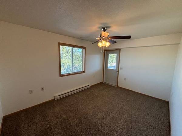 $975 / 2 habitaciones - 800 pies² - 497 E. South Ave. #7 - Disponible octubre de 2025 (Chippewa Falls, WI)63845959346305122