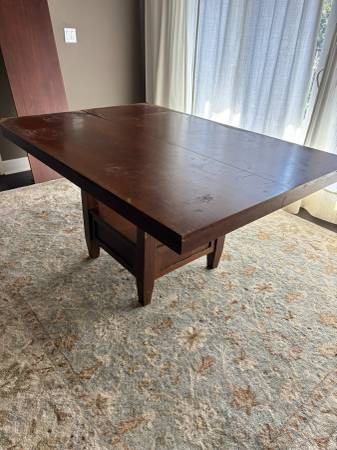 6-8 person Extendable Dining Table 1