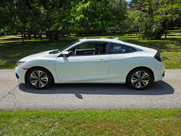 17 Honda Civic EX-T Cpe $Priced To Sell$  EXCELLENT CONDITION - $12,500 (Dunstable)63623687421185121