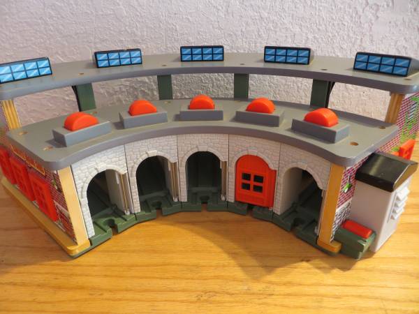 Thomas The Train TIDMOUTH ENGINE SHED No 5 Deluxe Roundhouse Station 1