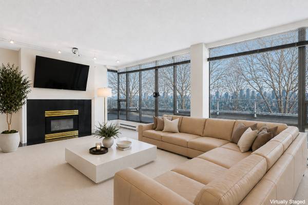 Beautiful Corner 2Bed Concrete Penthouse, Huge Balcony w/ DT View, VGH 1