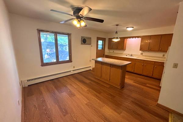 2 bed 1 bath, Eastside, Warner Park, Garage, NOW! 1