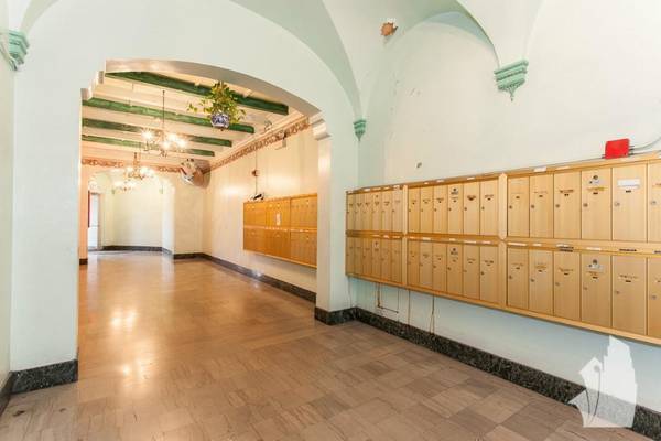 $1,195 / 381ft2 - Heart of Logan Square Studio! (Logan Square)64041644692226120