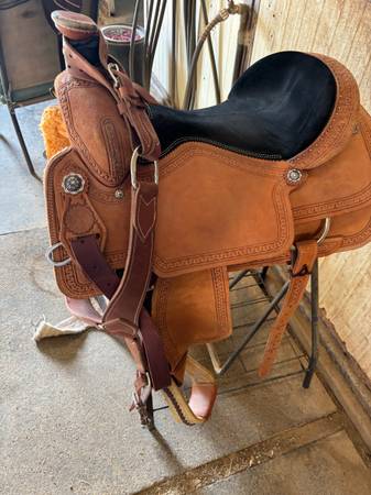 16” seat Circle Y team roping saddle 1