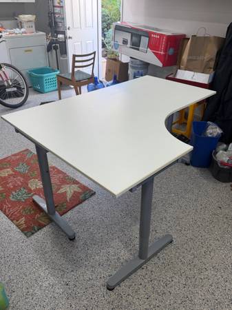 Nice work/computer table 1