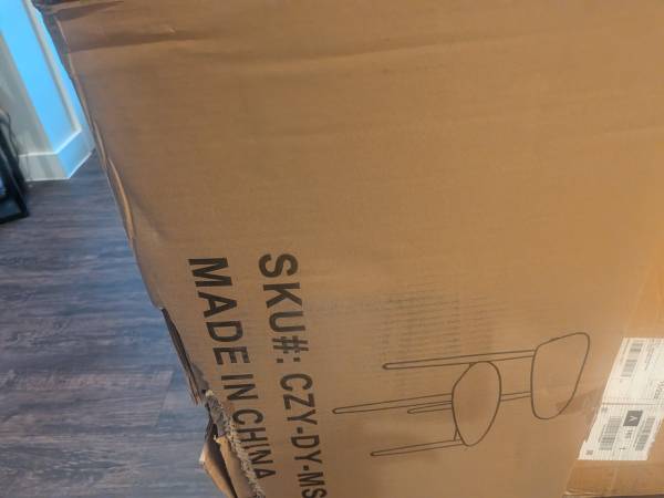 Brand new kitchen table n four chairs 1