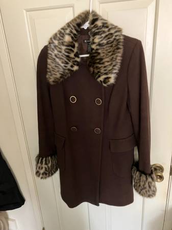 INC, Women coat,  size S. double Breasted, removable fur collar, brown 1
