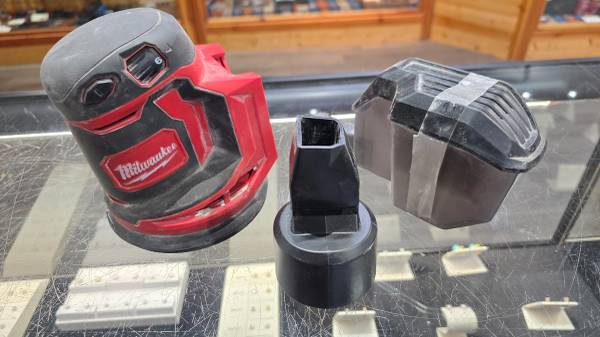 Milwaukee Sander 1