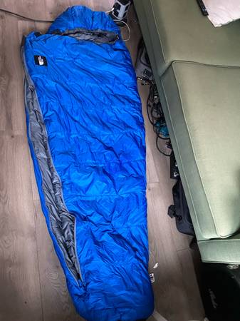 north face sleeping bag (zipper trouble) 1