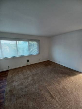 Charming studio with sleeping area near UW campus (APT 10) 1