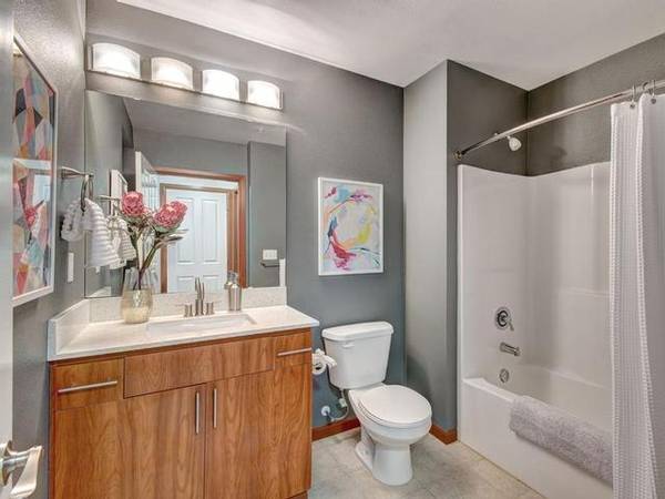 $1,950 / 1br - 776ft2 - 24 Hour Fitness Center, Garage Parking, Pet Park (Renton)63884887942147121