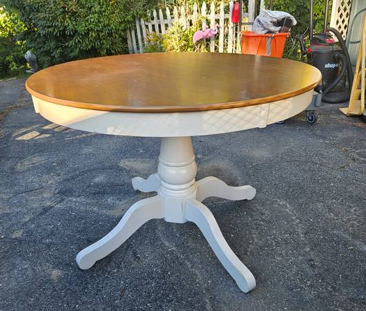 Round Pedestal Dining Table with 3 chairs 1