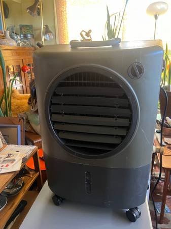 Hessaire MC18V Indoor/Outdoor Portable 500 Square Foot Evaporative Air 1