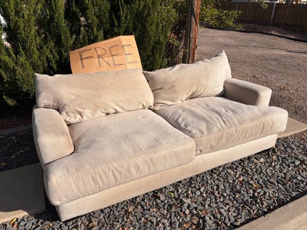 Free Couch 1
