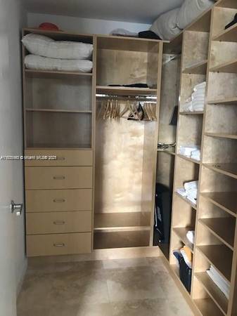$3,300 / 1br - 843ft2 - Spectacular 1bd Corner Unit in 1060 Brickell Condo (Miami)64049278179971124