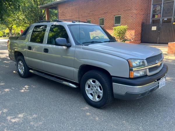2004 CHEVROLET AVALANCHE Z66 ONE OWNER ONLY 90K MILES