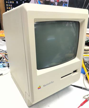 Nice Macintosh Plus (beige) vintage computer 1