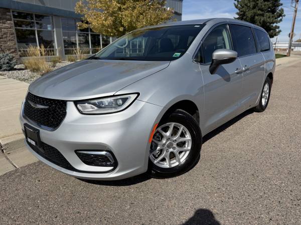 2023 Chrysler Pacifica Touring L 1