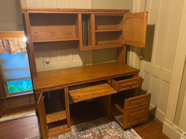 Very nice oak computer desk 1