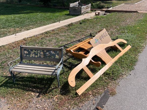 Single bed & bench 1